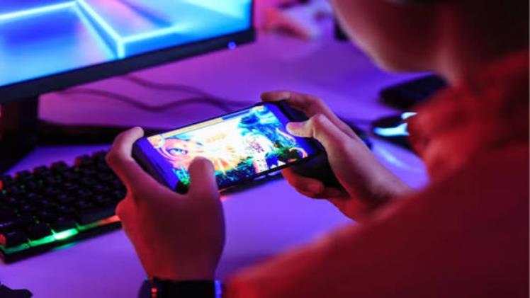 Understanding Player Choices in Online Gaming